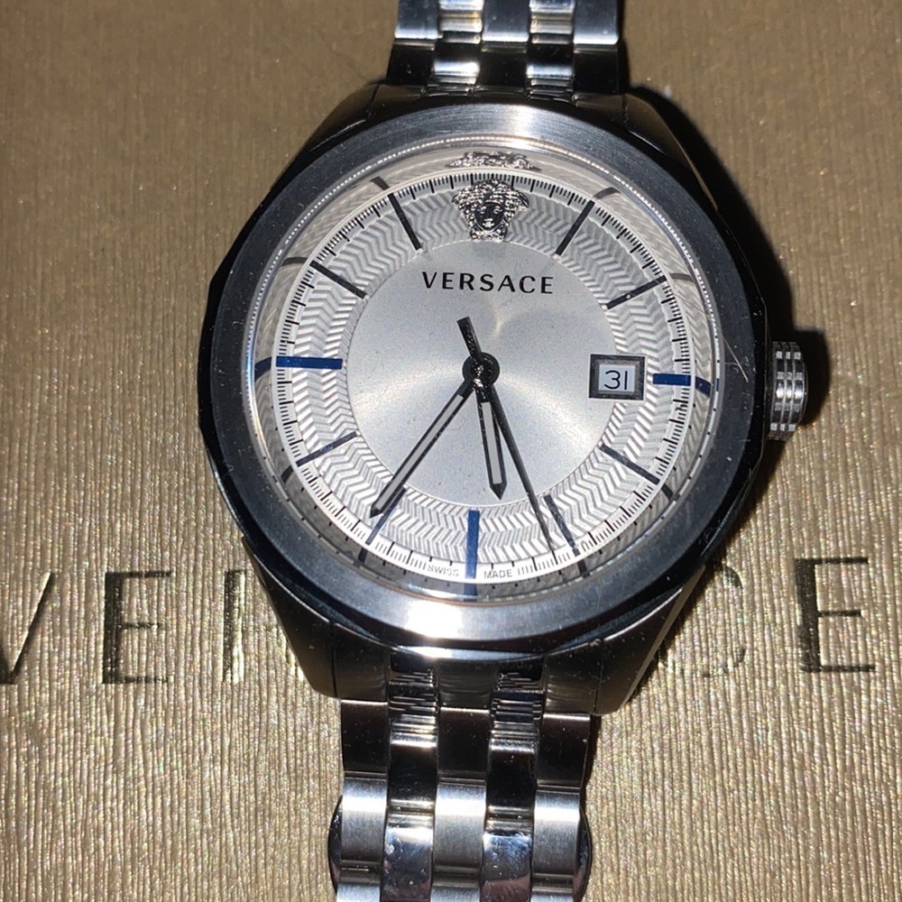 Versace men’s watch quartz movement. Excellent condition